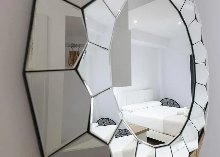 Lola By Concept Flats Aparthotel Valenza